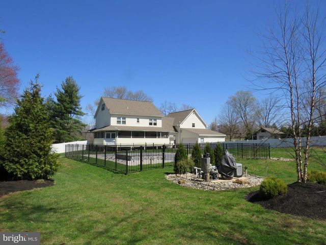 10 SPRING HILL LN, Perkasie, PA 18944