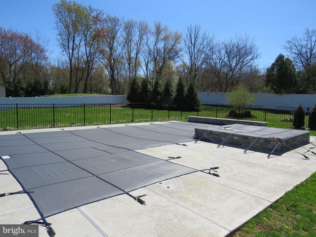 10 SPRING HILL LN, Perkasie, PA 18944