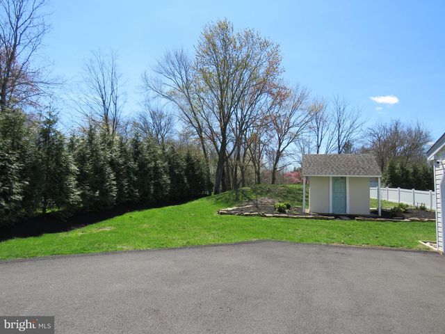 10 SPRING HILL LN, Perkasie, PA 18944
