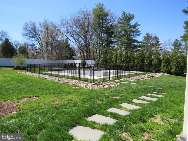 10 SPRING HILL LN, Perkasie, PA 18944