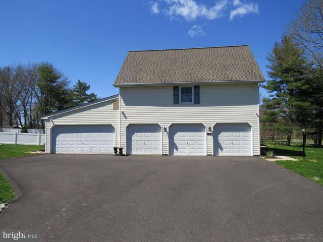 10 SPRING HILL LN, Perkasie, PA 18944