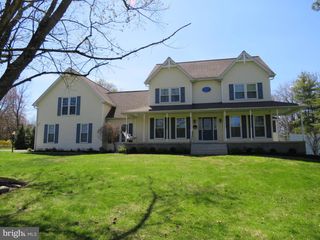 10 SPRING HILL LN, Perkasie, PA 18944