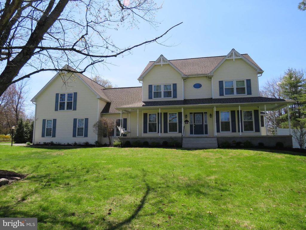 10 SPRING HILL LN, Perkasie, PA 18944