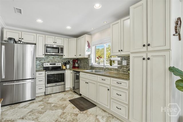 312 E 58th Street, Savannah, GA 31405