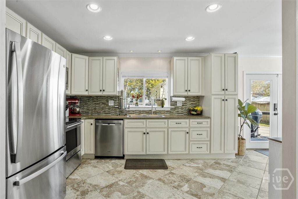 Image 13 of property listing at 312 E 58th Street, Savannah, GA 31405