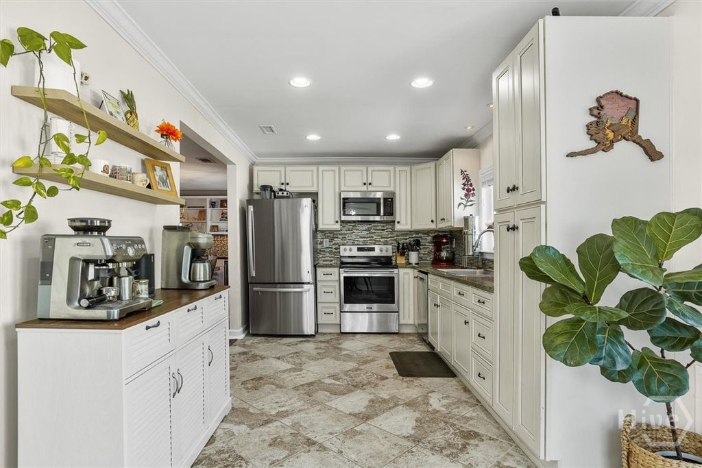 Image 16 of property listing at 312 E 58th Street, Savannah, GA 31405