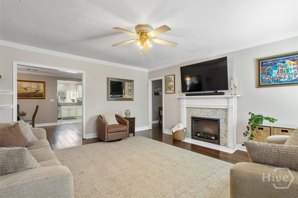 Image 5 of property listing at 312 E 58th Street, Savannah, GA 31405