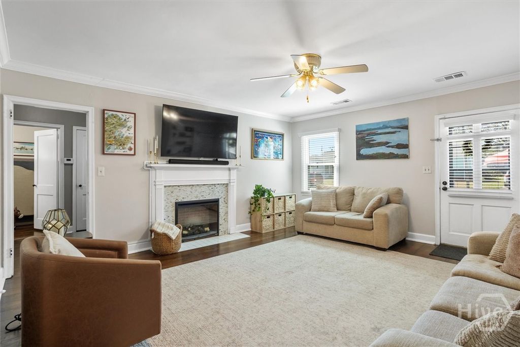 Image 7 of property listing at 312 E 58th Street, Savannah, GA 31405