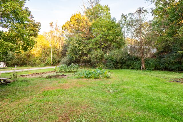 201 Laurelwood Cir, Rossville, GA 30741