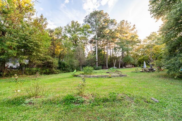 201 Laurelwood Cir, Rossville, GA 30741