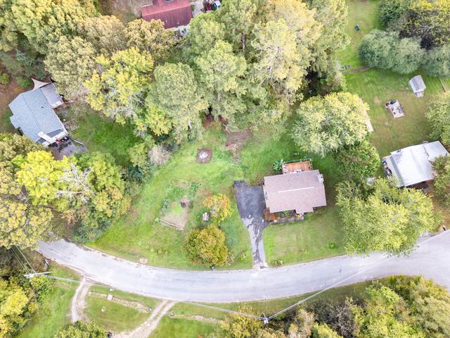 201 Laurelwood Cir, Rossville, GA 30741