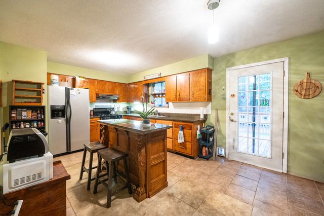 201 Laurelwood Cir, Rossville, GA 30741