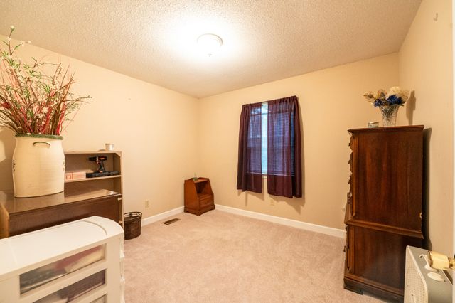 201 Laurelwood Cir, Rossville, GA 30741