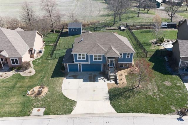 6987 141st Street, Basehor, KS 66007