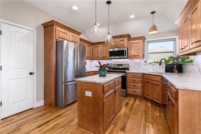 6987 141st Street, Basehor, KS 66007