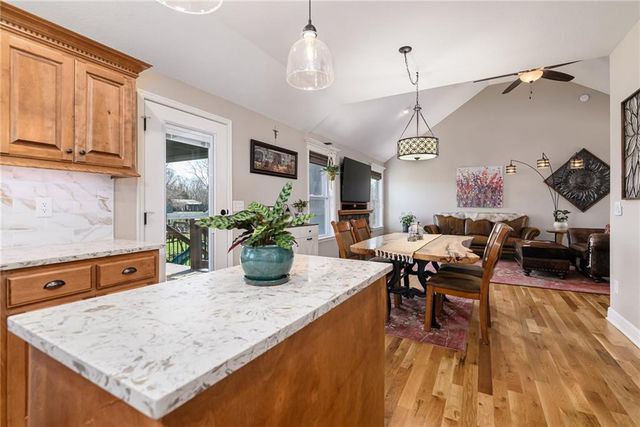 6987 141st Street, Basehor, KS 66007