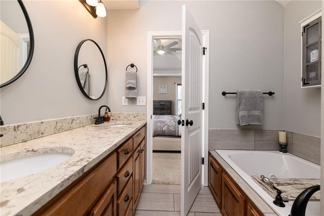 6987 141st Street, Basehor, KS 66007