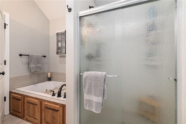 6987 141st Street, Basehor, KS 66007