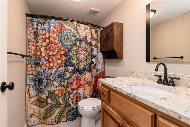 6987 141st Street, Basehor, KS 66007