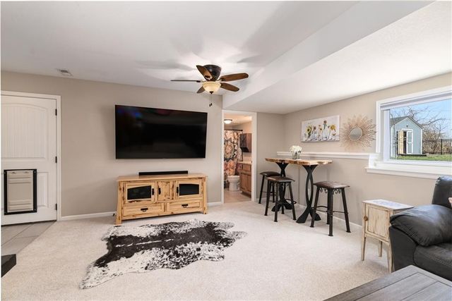 6987 141st Street, Basehor, KS 66007