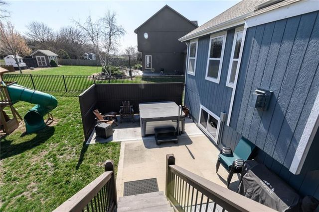 6987 141st Street, Basehor, KS 66007