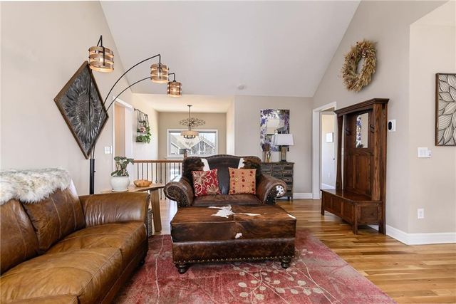 6987 141st Street, Basehor, KS 66007