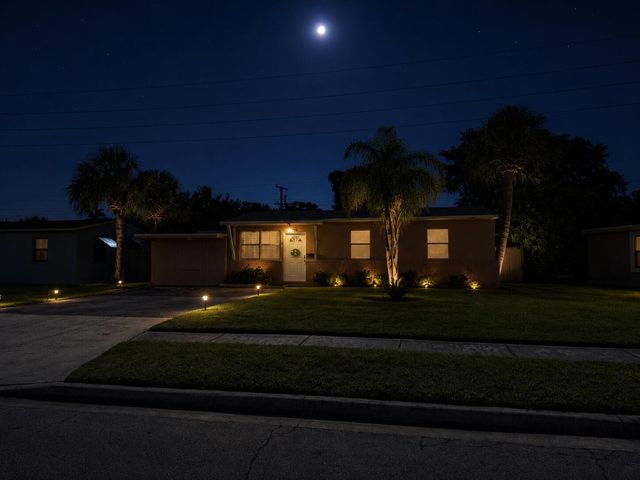 2940 Avenue, Riviera Beach, FL 33404