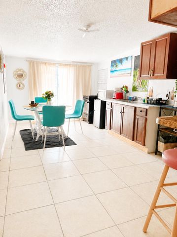 2940 Avenue, Riviera Beach, FL 33404