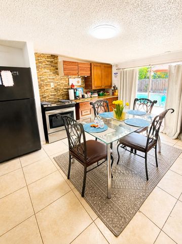 2940 Avenue, Riviera Beach, FL 33404