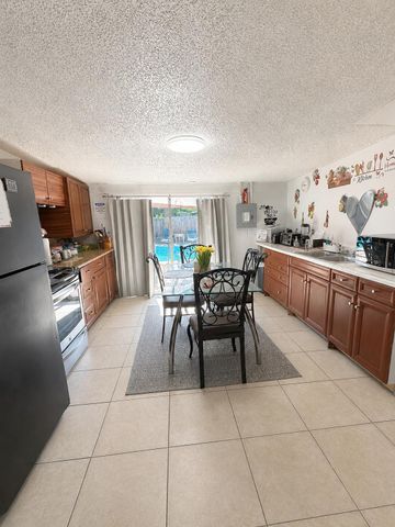 2940 Avenue, Riviera Beach, FL 33404