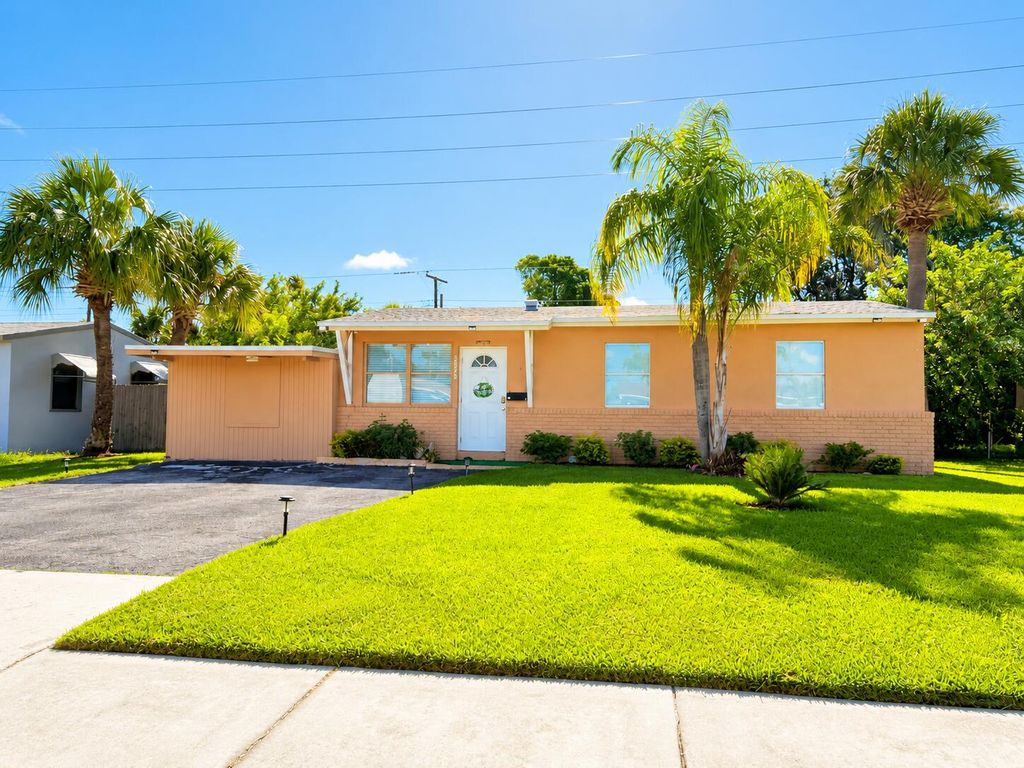 2940 Avenue, Riviera Beach, FL 33404