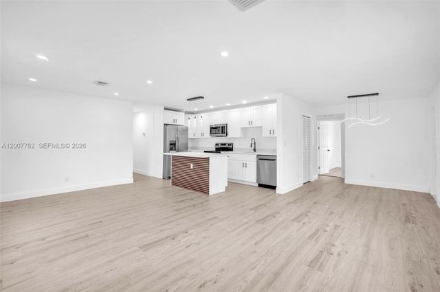 2572 NW 20th Street, Fort Lauderdale, FL 33311