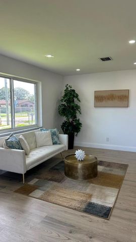 2572 NW 20th Street, Fort Lauderdale, FL 33311