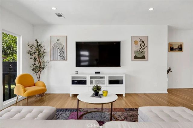 8002 Aldea Avenue, Lake Balboa, CA 91406