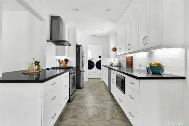 8002 Aldea Avenue, Lake Balboa, CA 91406