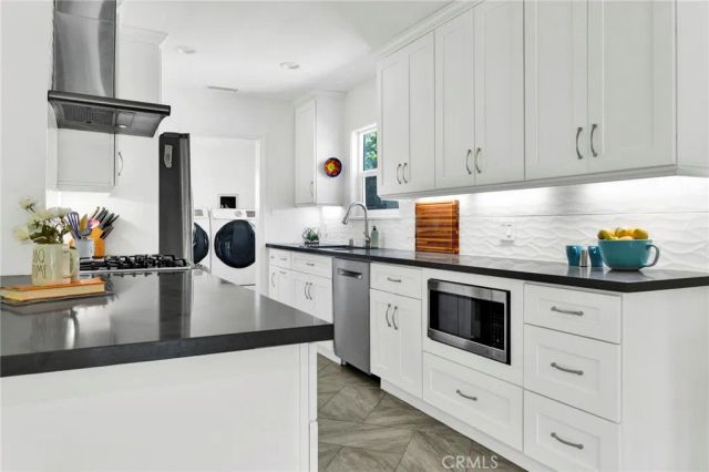 8002 Aldea Avenue, Lake Balboa, CA 91406