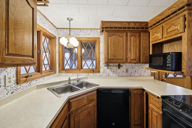 W7028 State Road 16, Pardeeville, WI 53954