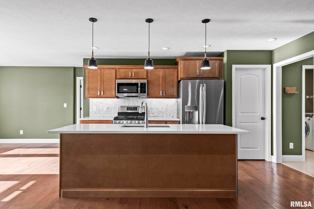 1709 Spartan Drive, Chatham, IL 62629