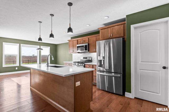 1709 Spartan Drive, Chatham, IL 62629