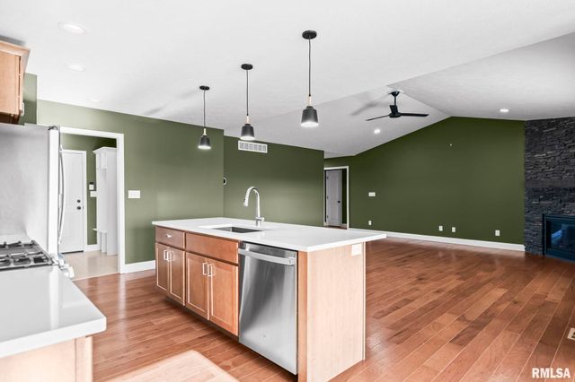 1709 Spartan Drive, Chatham, IL 62629
