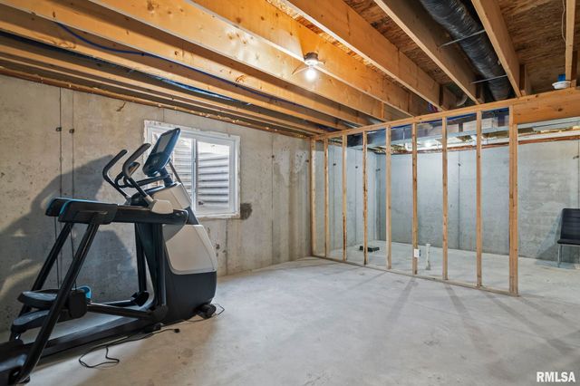 1709 Spartan Drive, Chatham, IL 62629