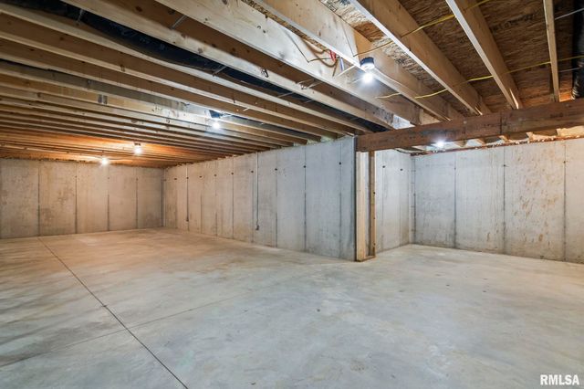 1709 Spartan Drive, Chatham, IL 62629