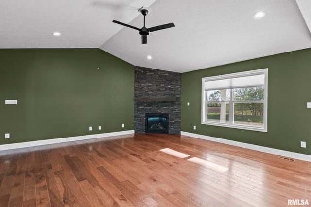 1709 Spartan Drive, Chatham, IL 62629