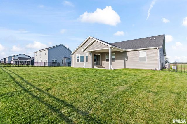 1709 Spartan Drive, Chatham, IL 62629