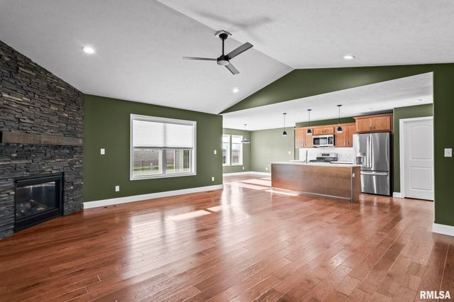 1709 Spartan Drive, Chatham, IL 62629