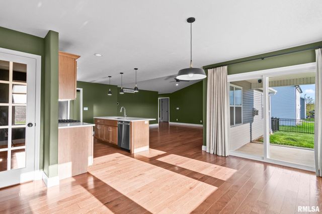 1709 Spartan Drive, Chatham, IL 62629