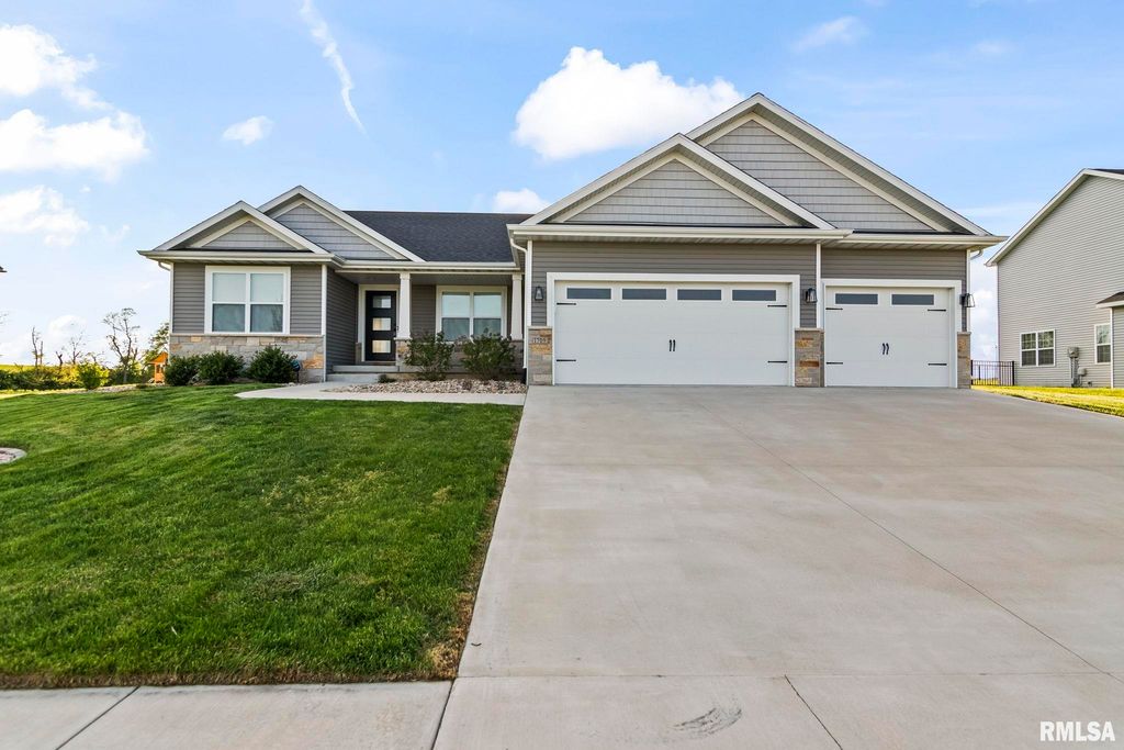 1709 Spartan Drive, Chatham, IL 62629