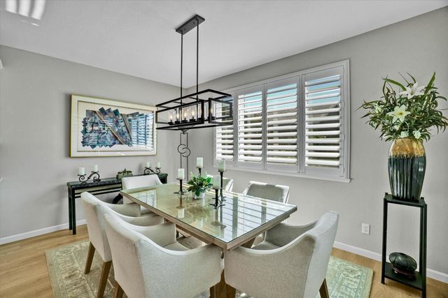 1325 Esplanade Ln, Lincoln, CA 95648