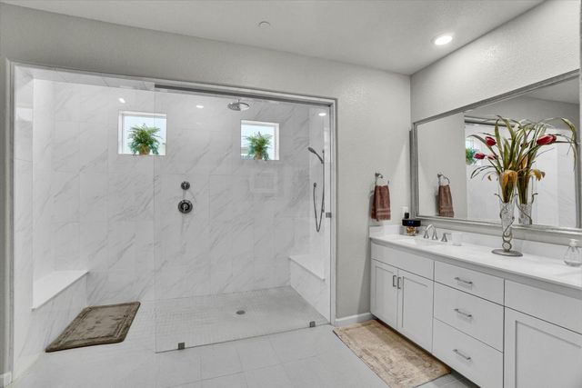 1325 Esplanade Ln, Lincoln, CA 95648