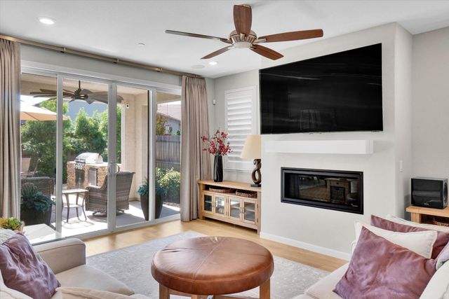 1325 Esplanade Ln, Lincoln, CA 95648